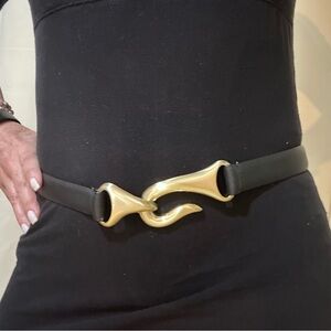 Vintage Chico’s Women’s Brown Leather Belt with Gold Hook Clasp Buckle. Size M/L